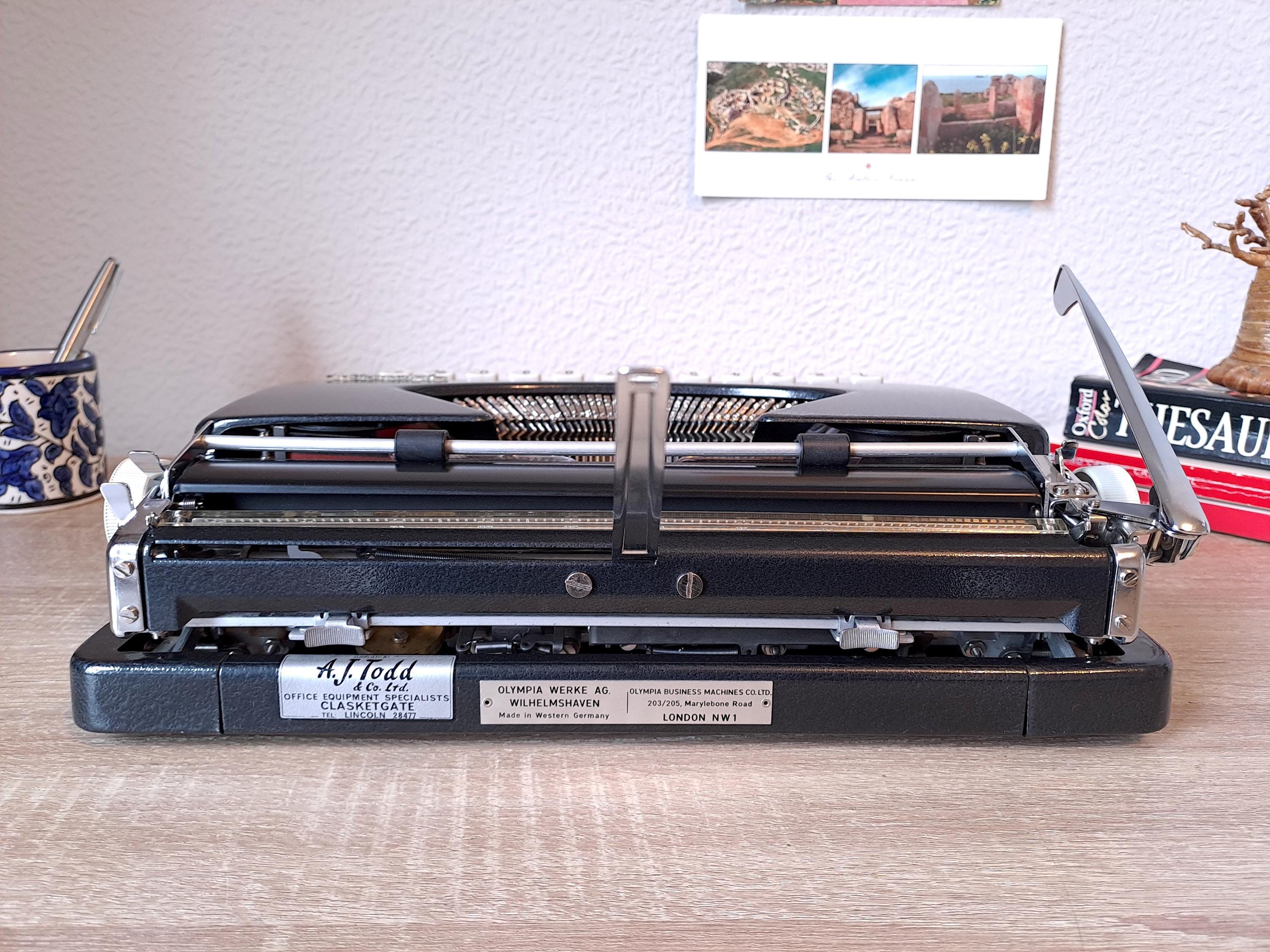 Olympia Splendid 66 Typewriter
