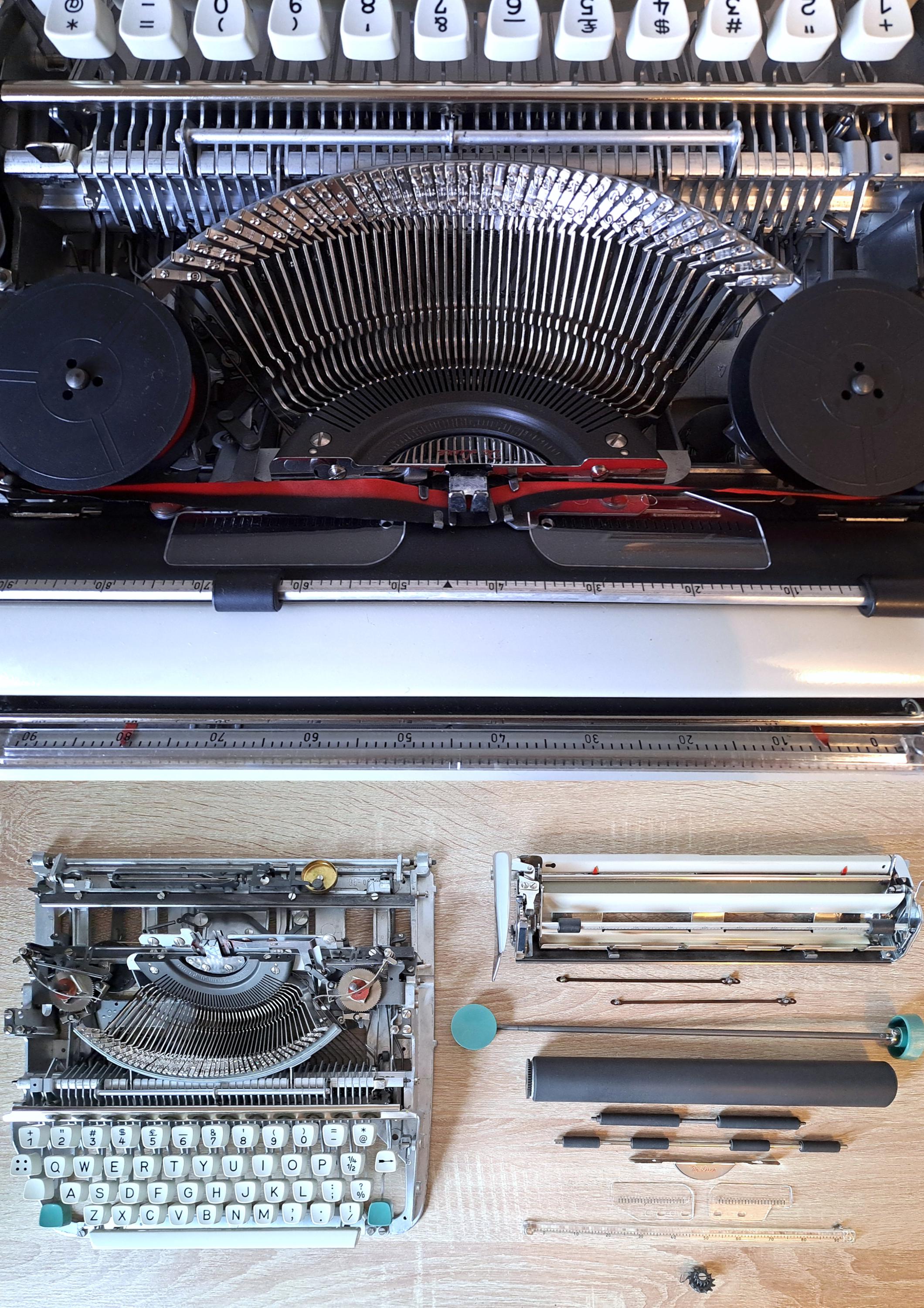 Script (Cursive) Olympia SF Typewriter