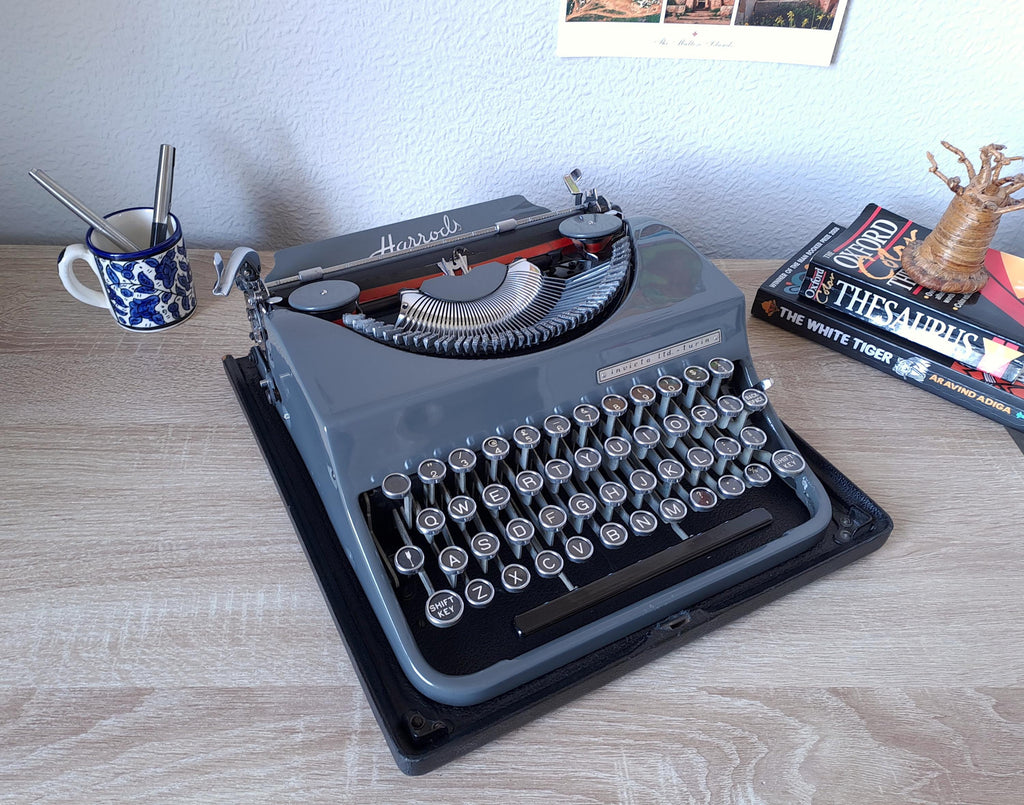 Harrods Invicta Typewriter (MP1)