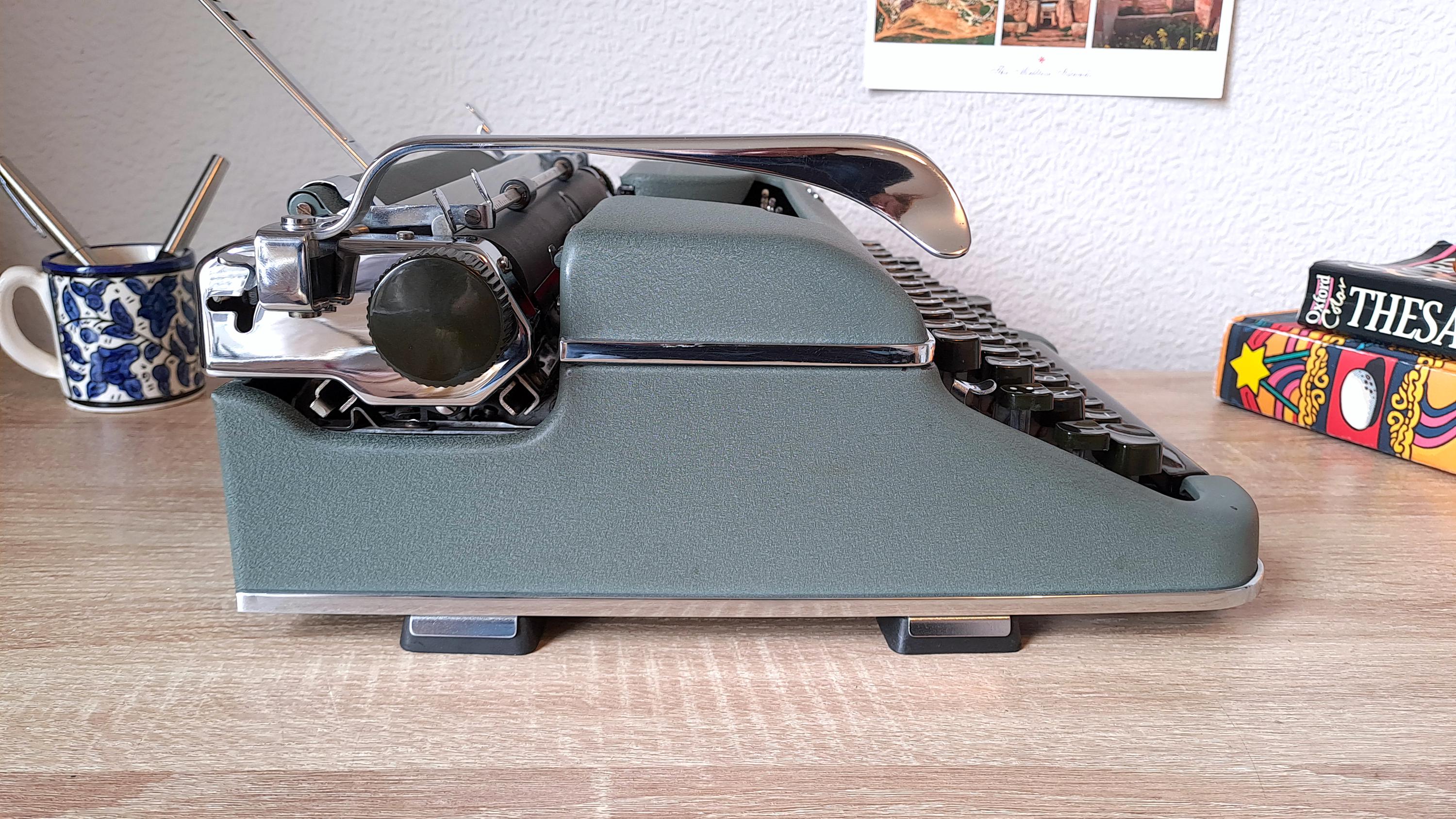 Italic Olympia SM2 Typewriter, New Platen