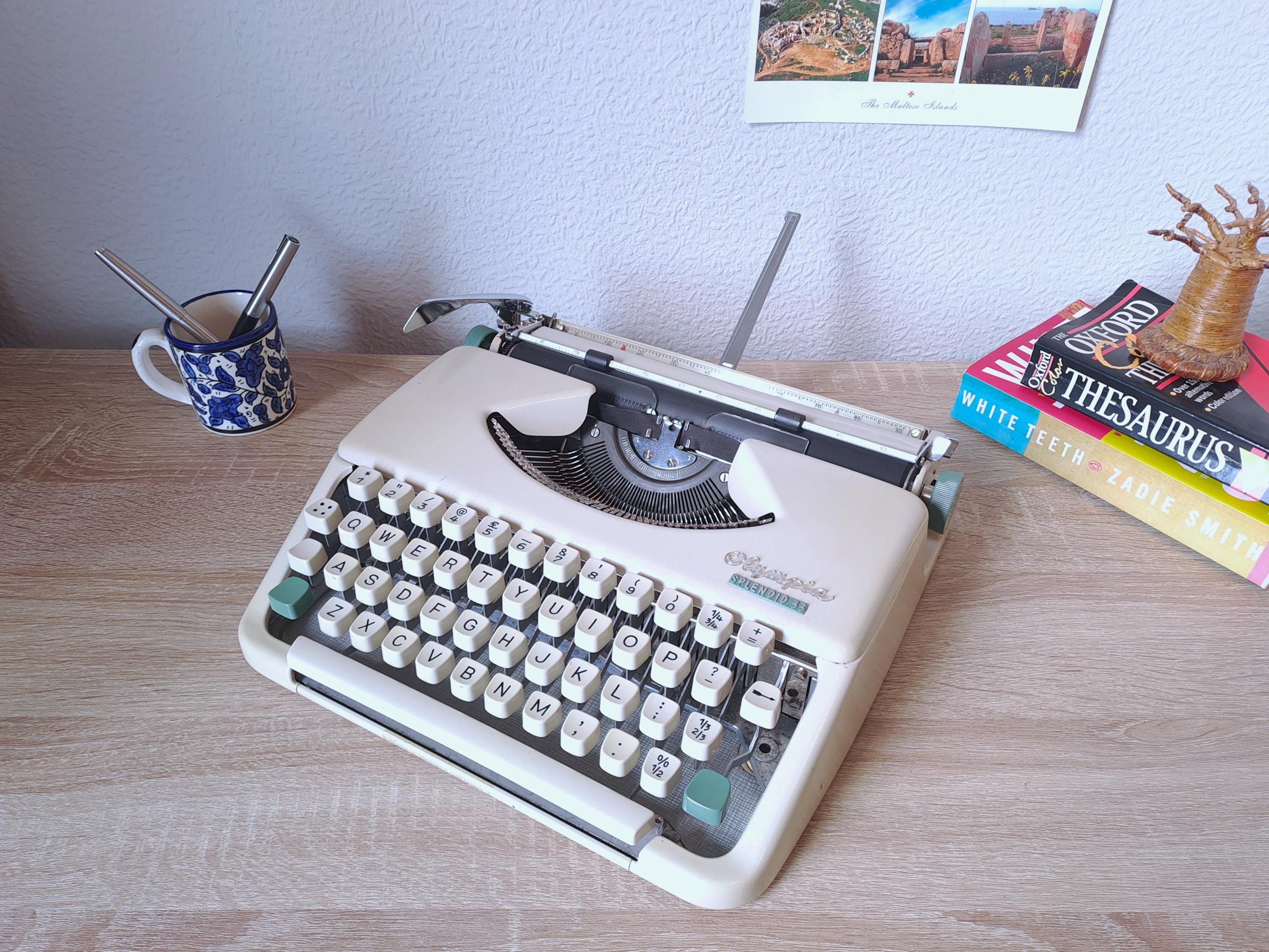 Script (cursive) Olympia Splendid 33 Typewriter