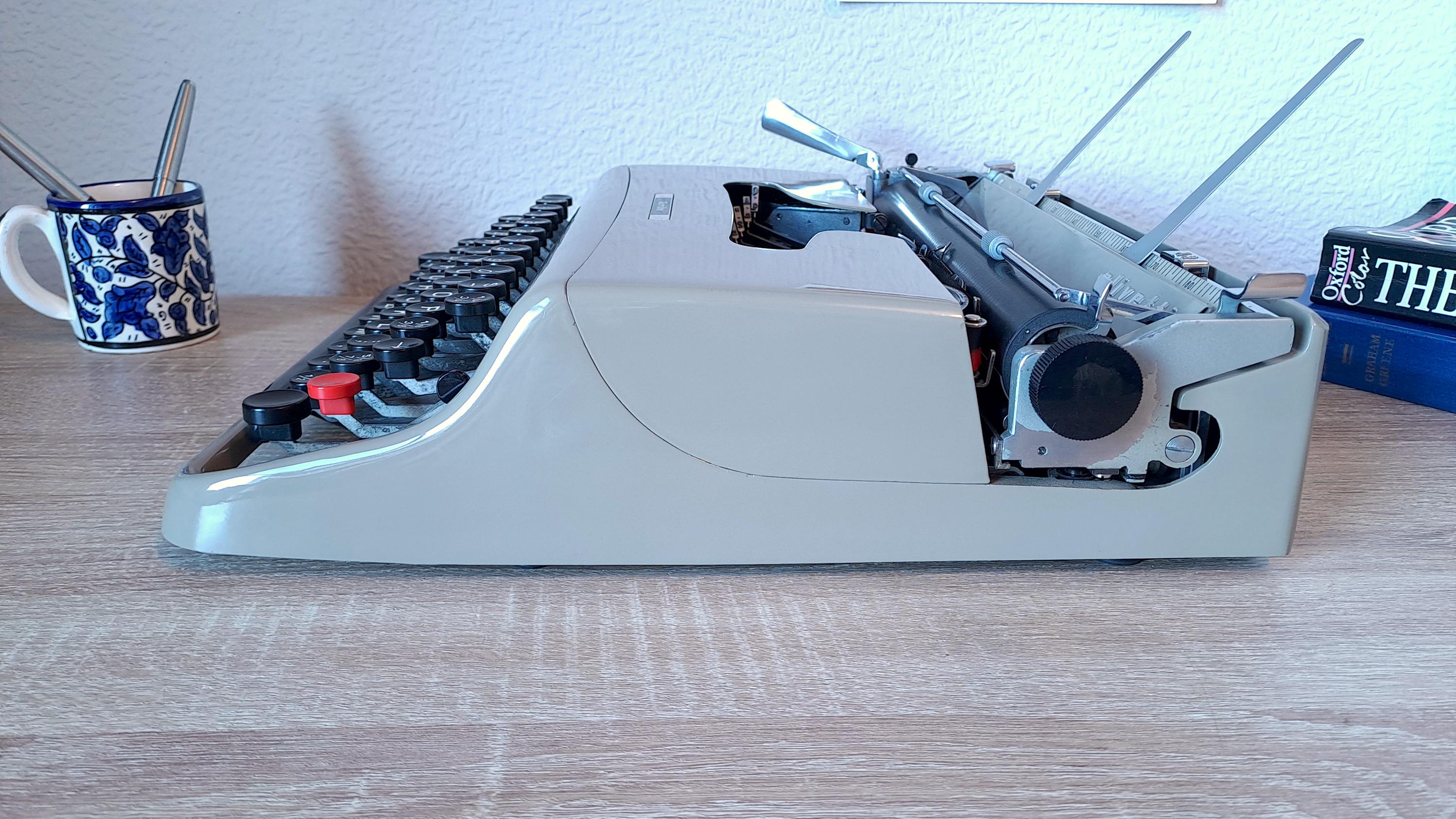 Olivetti Scribe Typewriter with Rare Wooden Case & Original Dust Cover
