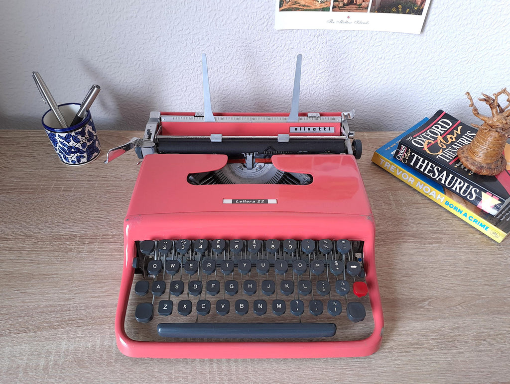 Olivetti Lettera 22 Typewriter