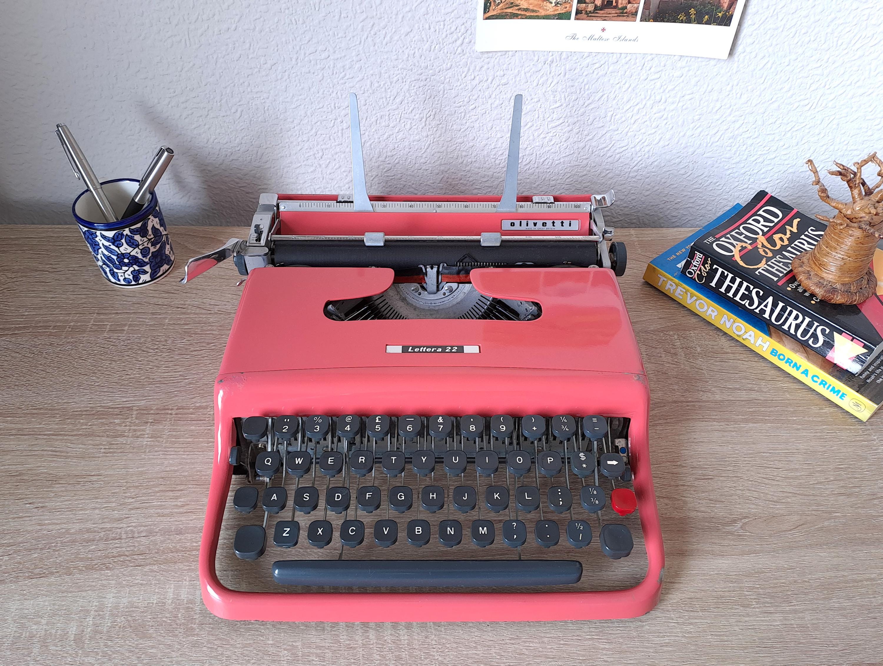 Olivetti Lettera 22 Typewriter