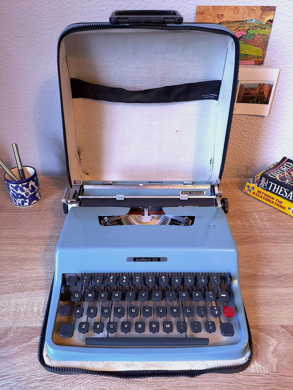 Script (cursive) Olivetti Lettera 32 Typewriter