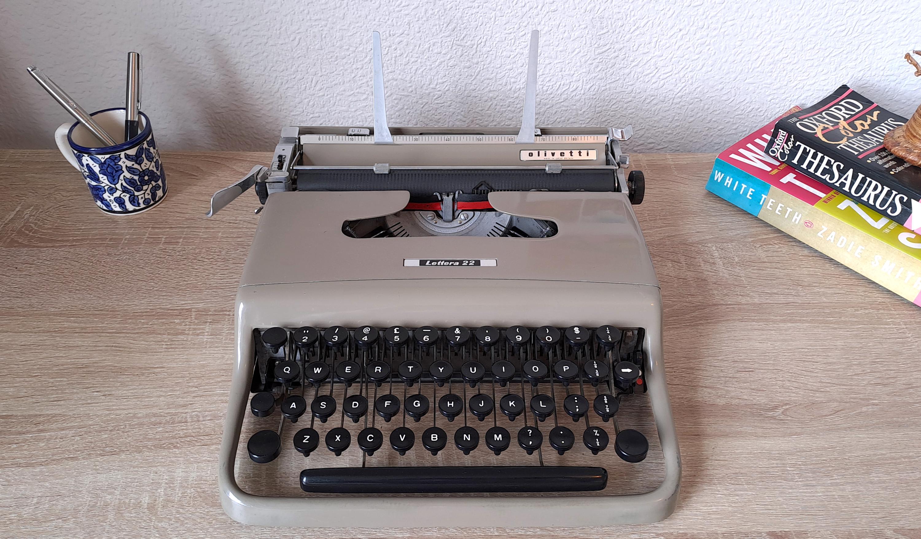Olivetti Lettera 22 Typewriter