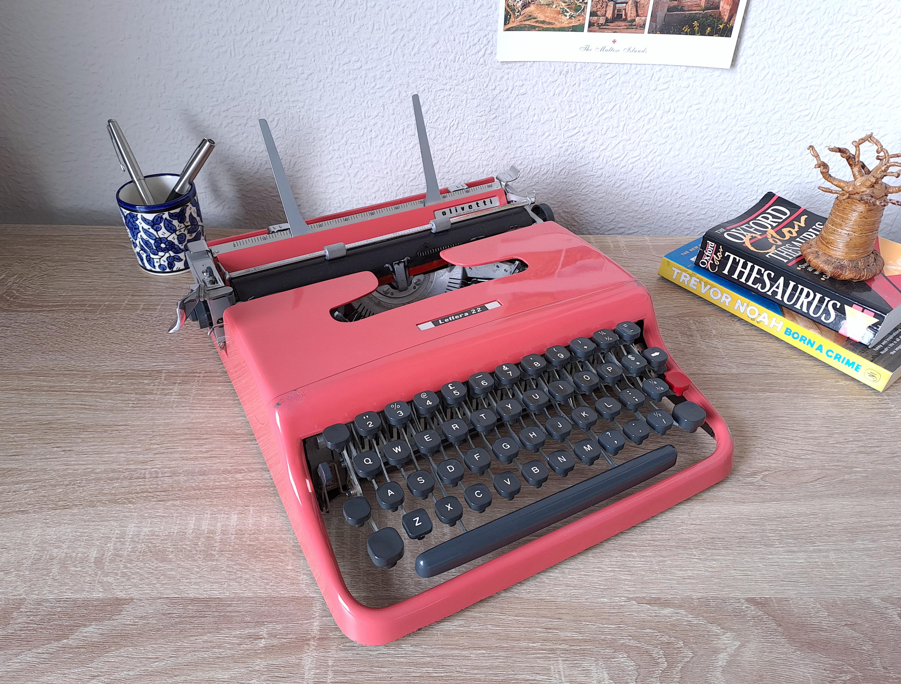 Olivetti Lettera 22 Typewriter