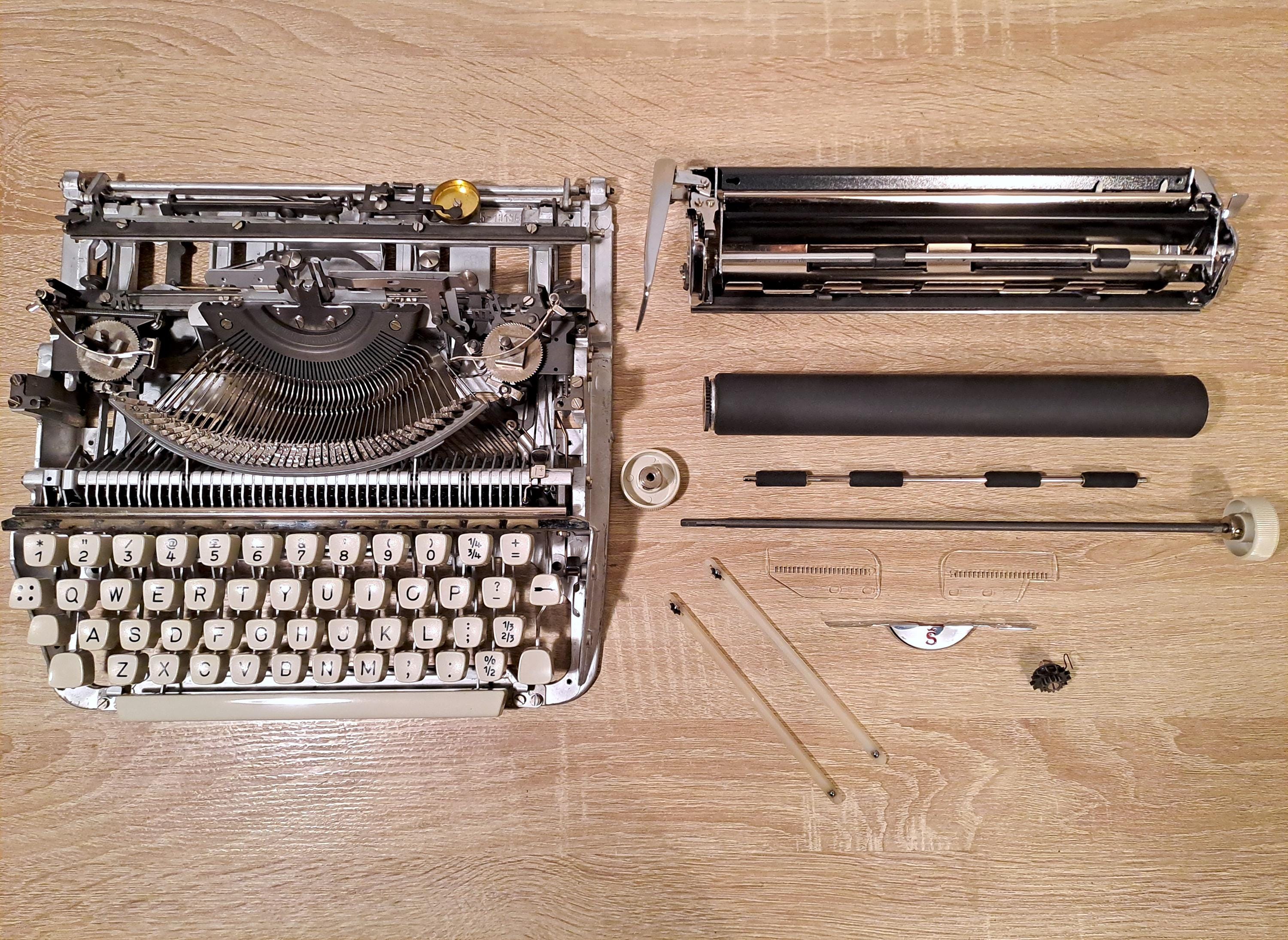 Olympia Splendid 66 Typewriter