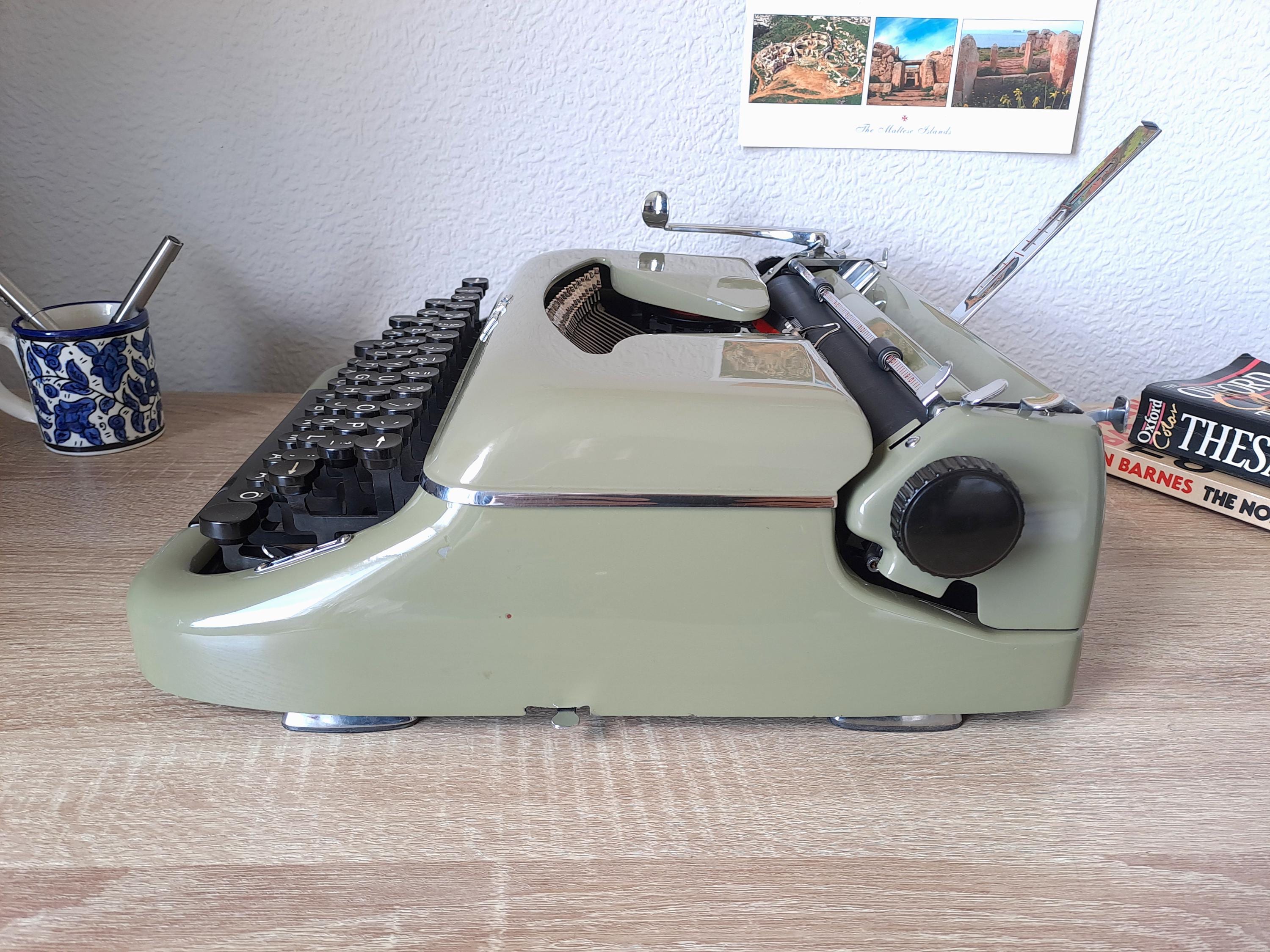 Erika Model 10 Typewriter