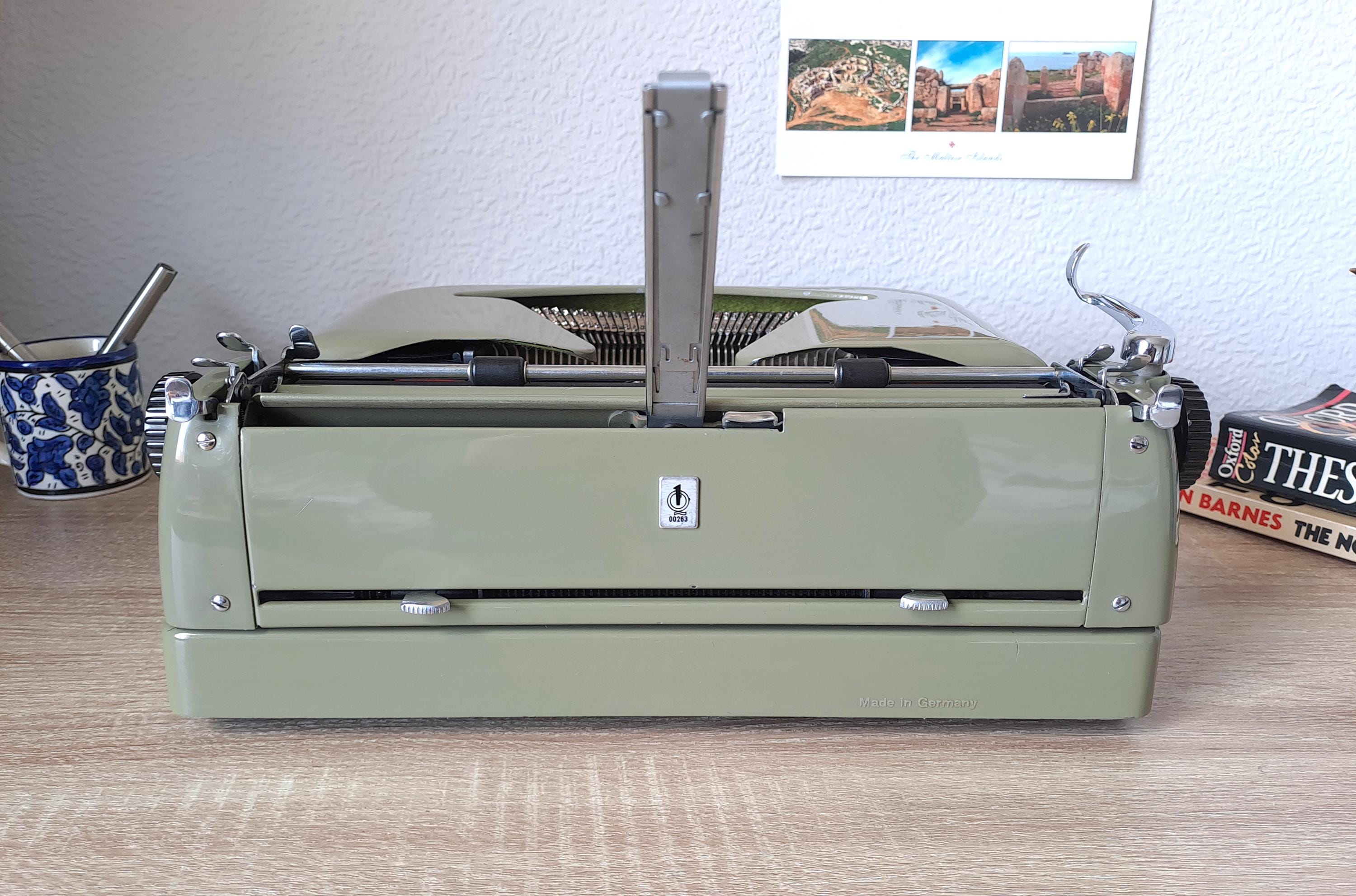 Erika Model 10 Typewriter
