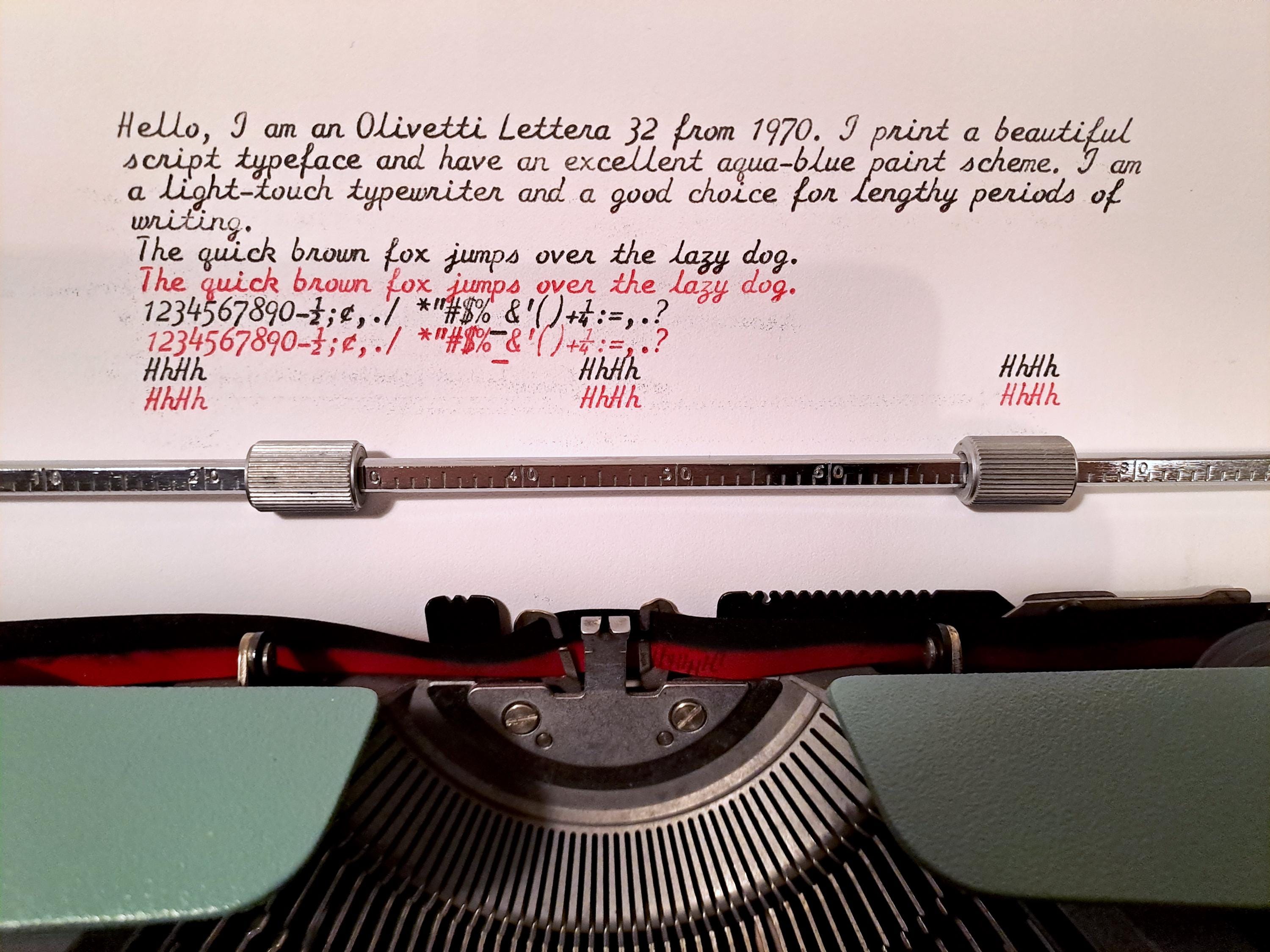 Script (cursive) Olivetti Lettera 32 Typewriter