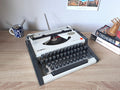 Script (cursive) Olympia Traveller de Luxe Typewriter