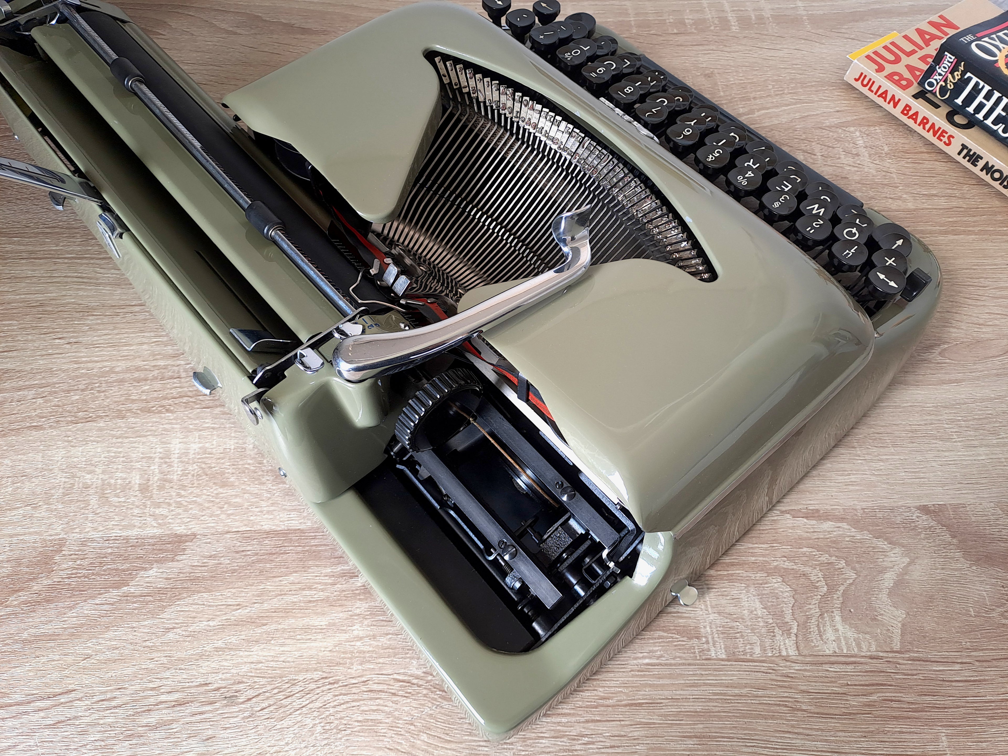 Erika Model 10 Typewriter