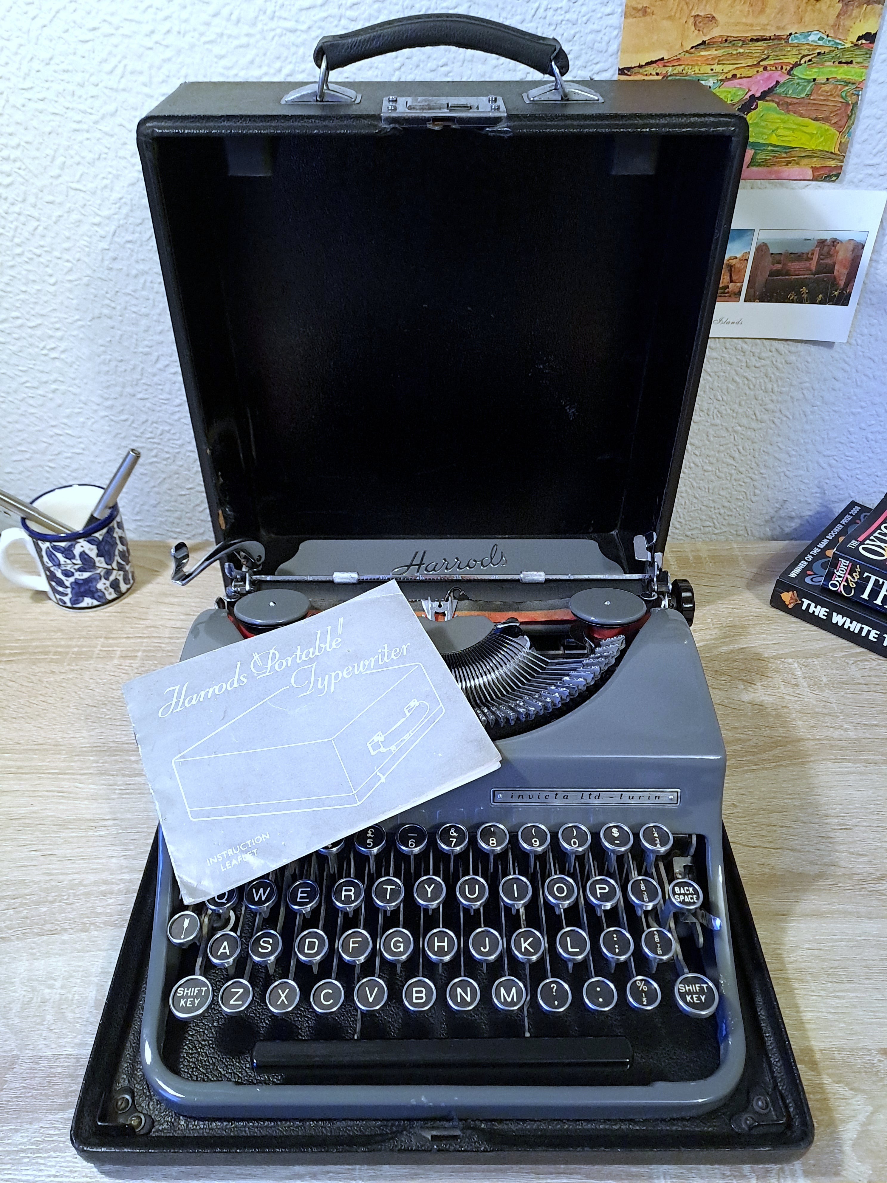 Harrods Invicta Typewriter (MP1)