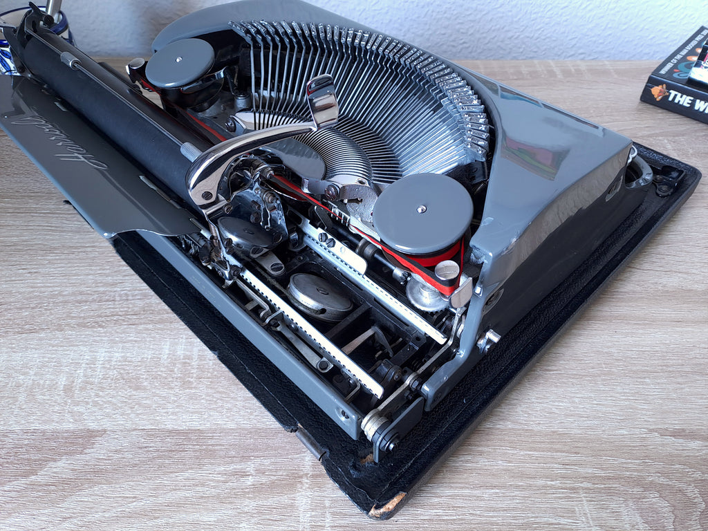 Harrods Invicta Typewriter (MP1)