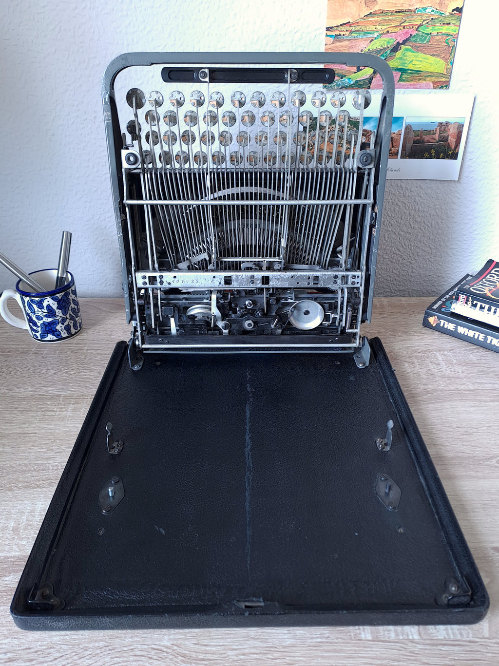 Harrods Invicta Typewriter (MP1)
