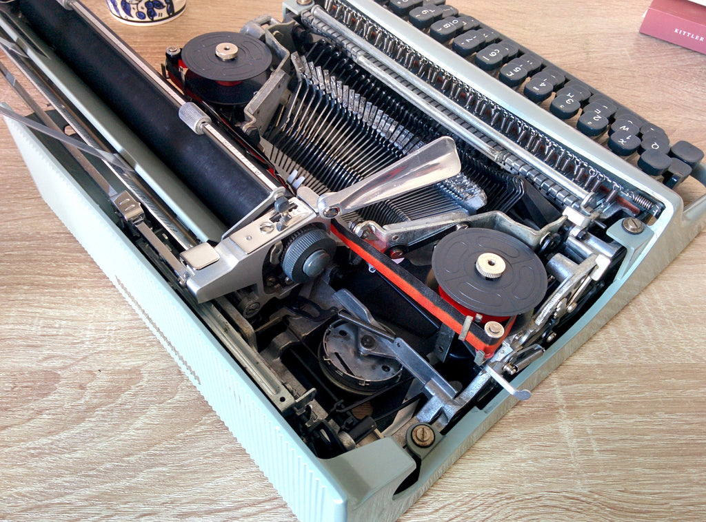Olivetti Lettera 22 Typewriter, Math Keys