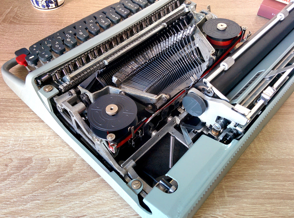 Olivetti Lettera 22 Typewriter, Math Keys