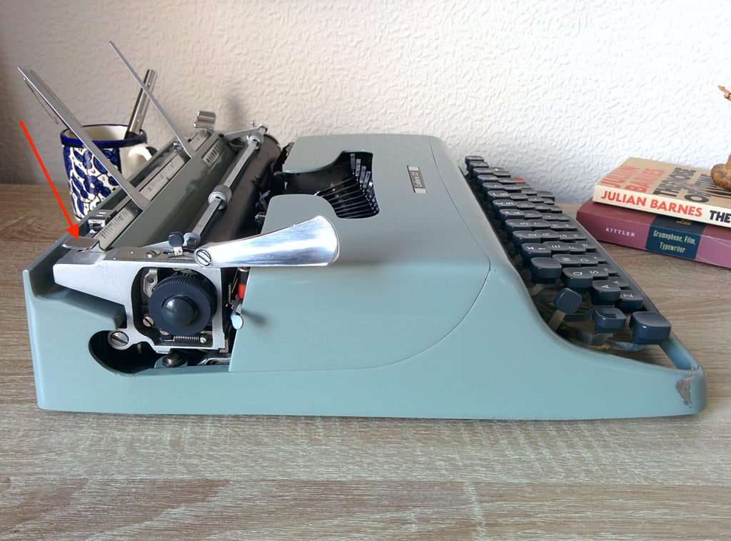Olivetti Lettera 22 Typewriter, Math Keys