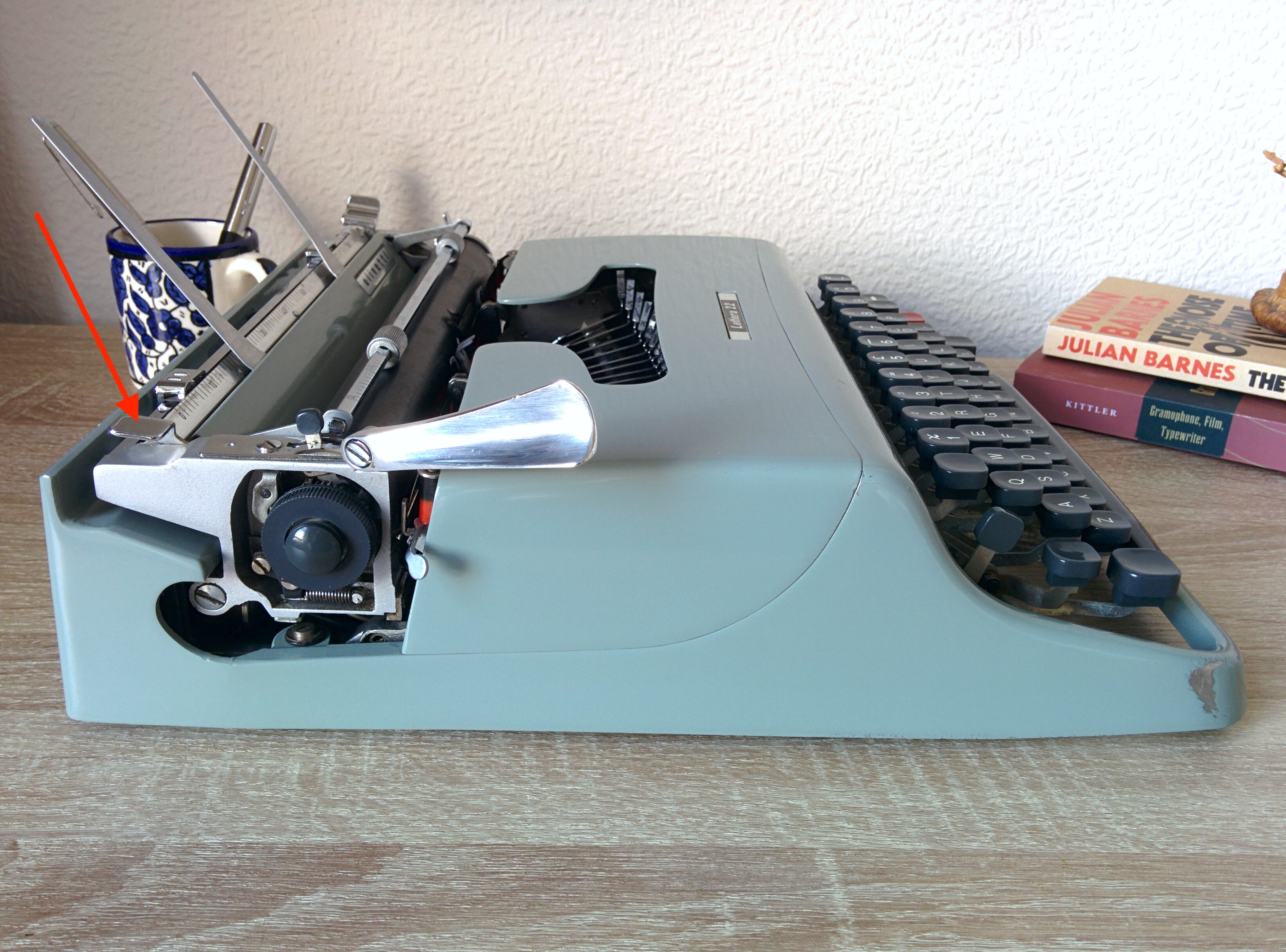 Olivetti Lettera 22 Typewriter, Math Keys