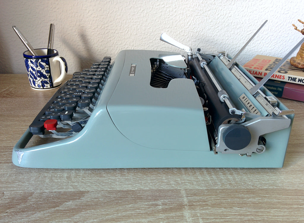 Olivetti Lettera 22 Typewriter, Math Keys