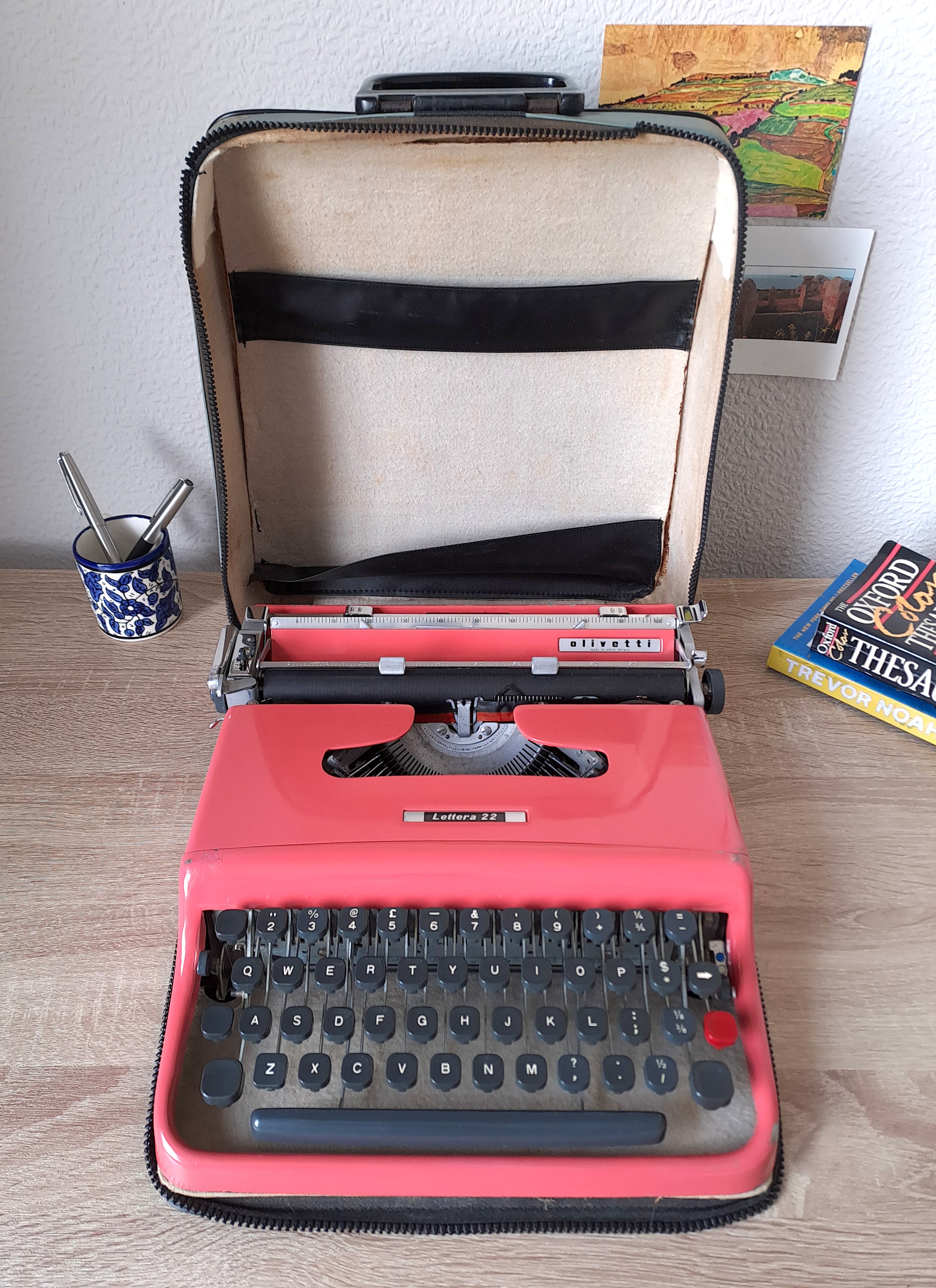 Olivetti Lettera 22 Typewriter