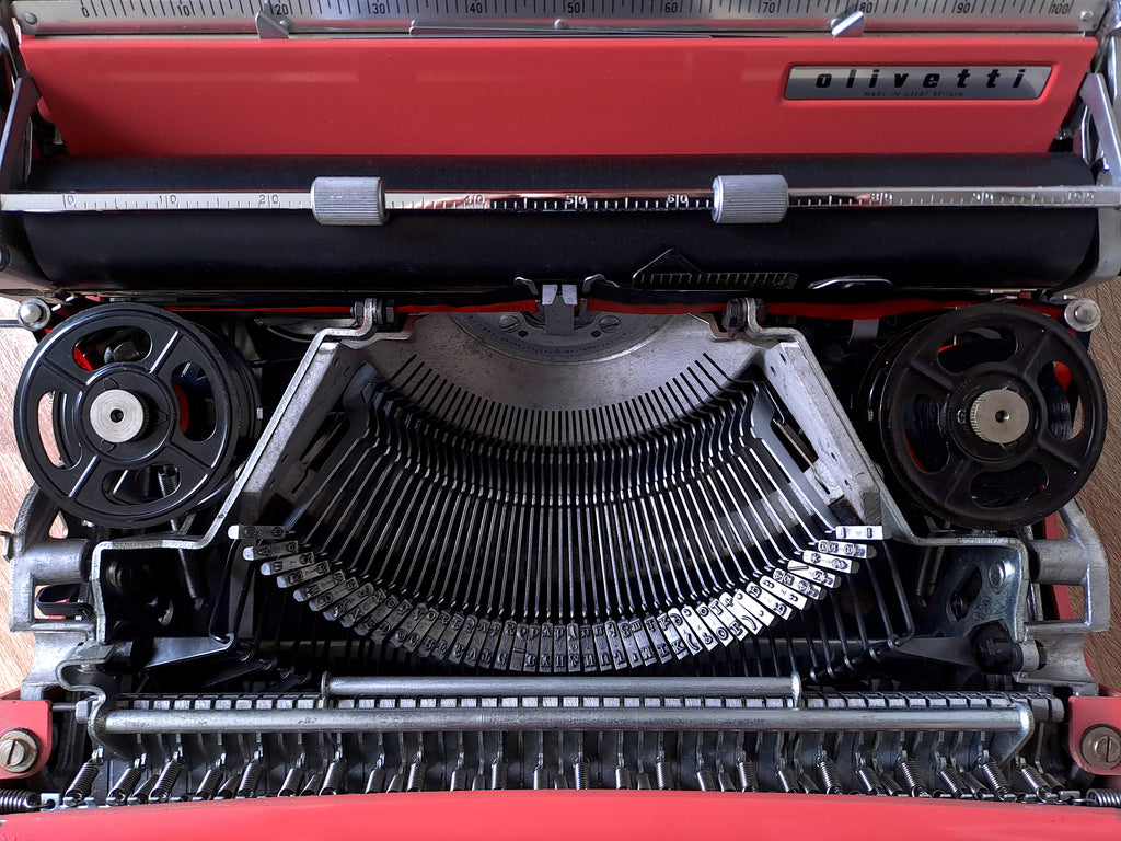 Olivetti Lettera 22 Typewriter
