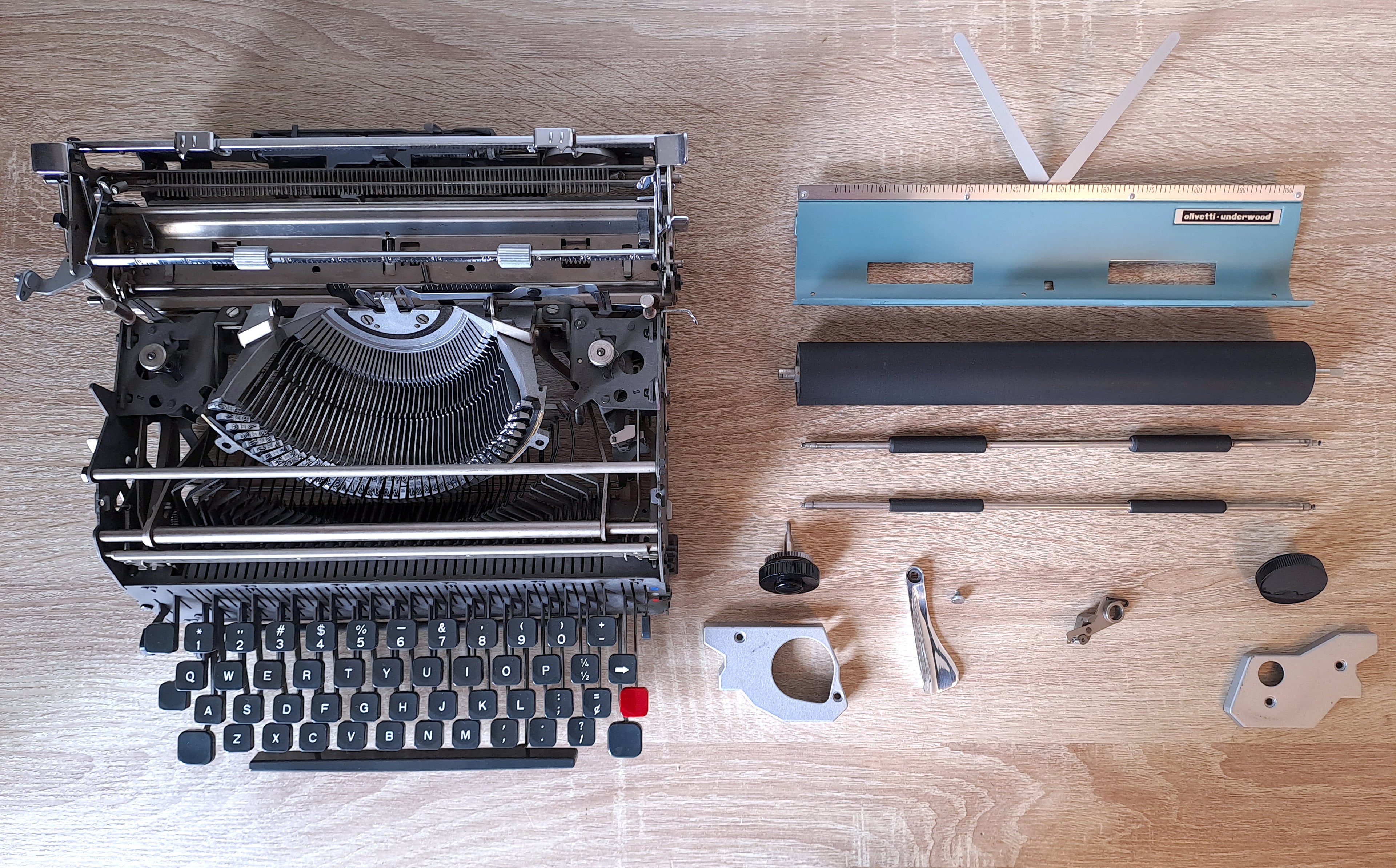 Script (cursive) Olivetti Lettera 32 Typewriter