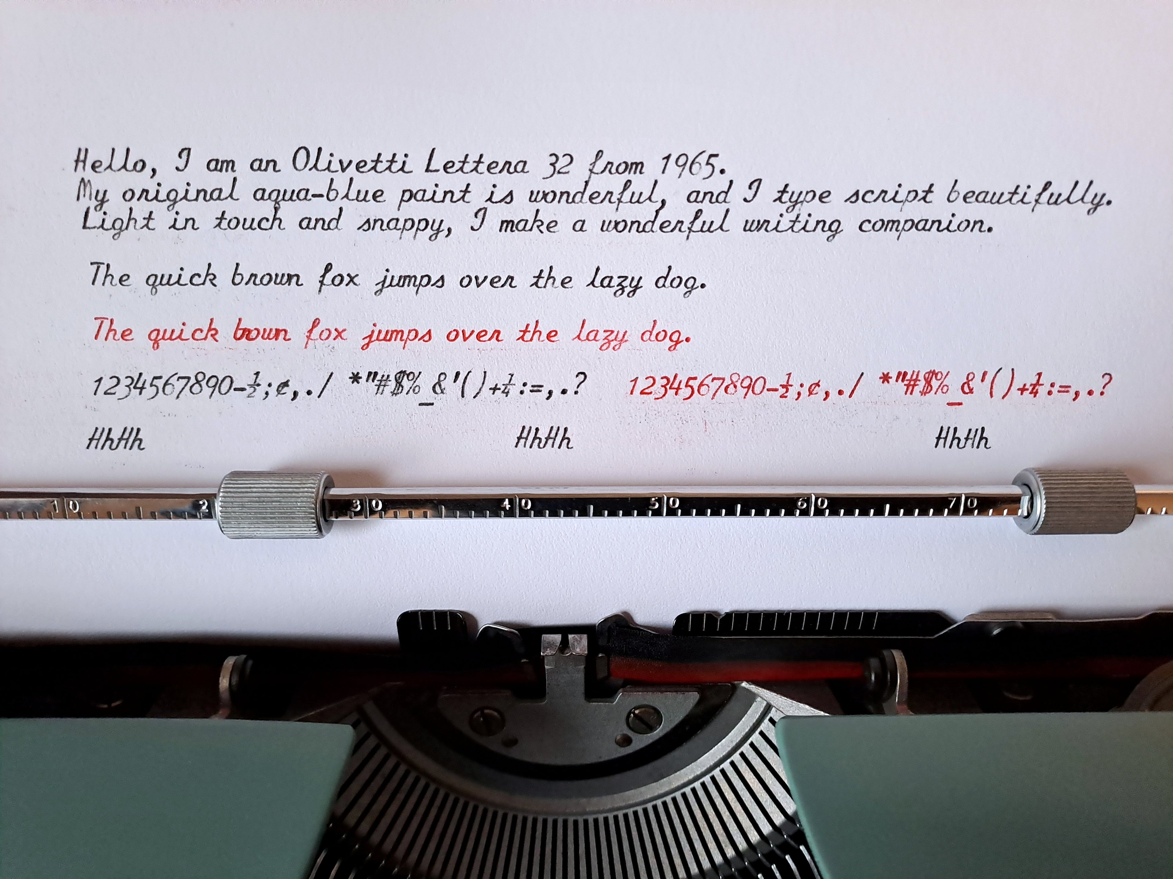 Script (cursive) Olivetti Lettera 32 Typewriter