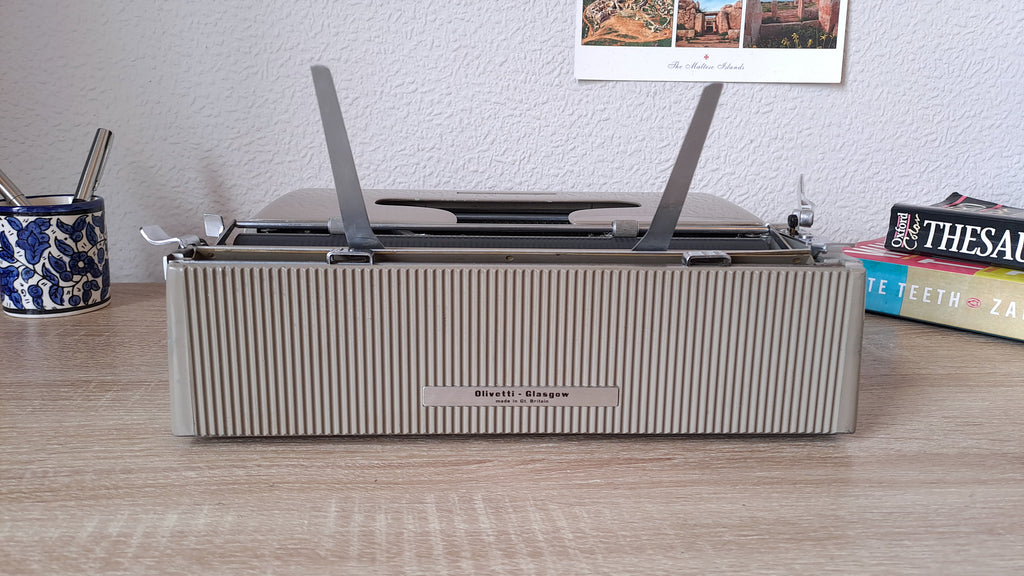 Olivetti Lettera 22 Typewriter