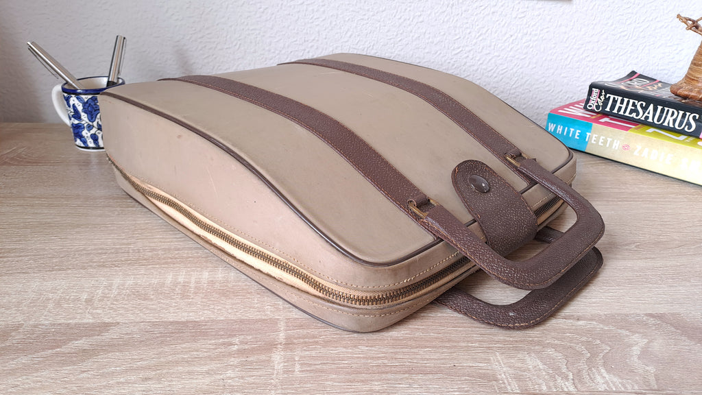 Olivetti Lettera 22 Typewriter
