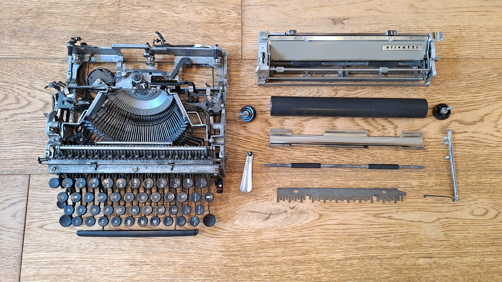 Olivetti Lettera 22 Typewriter