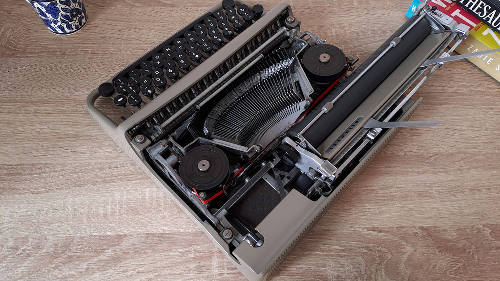 Olivetti Lettera 22 Typewriter