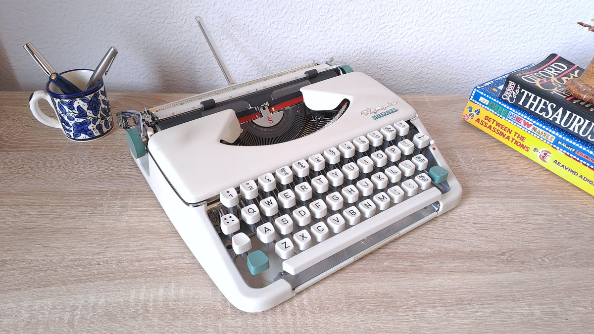 Olympia Splendid 66 typewriter with italic typeface, front three-quarter view