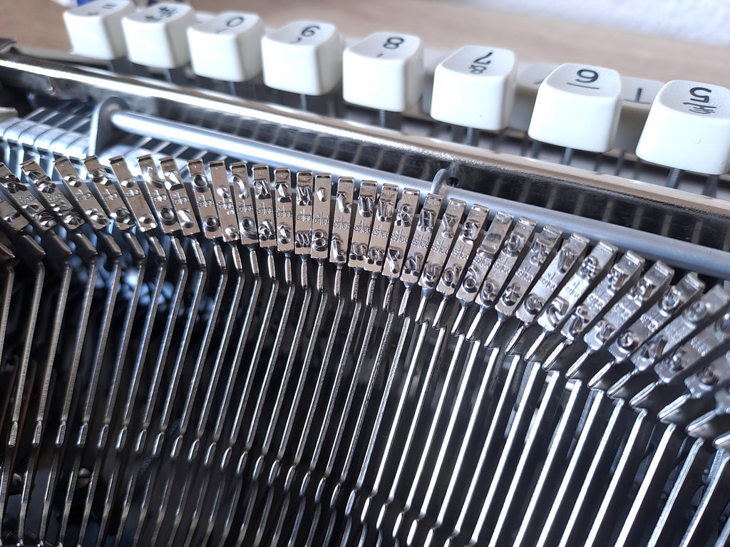 (RESERVED) Italic Olympia Splendid 66 Typewriter