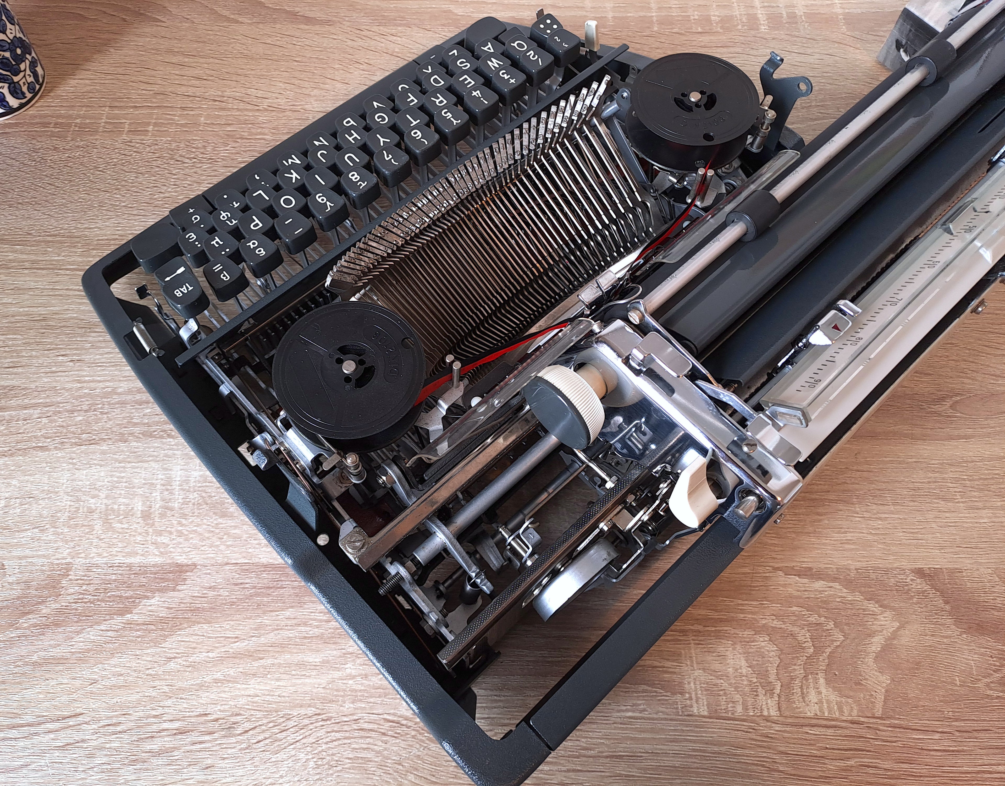 Math/Sciences Olympia SM9 Typewriter