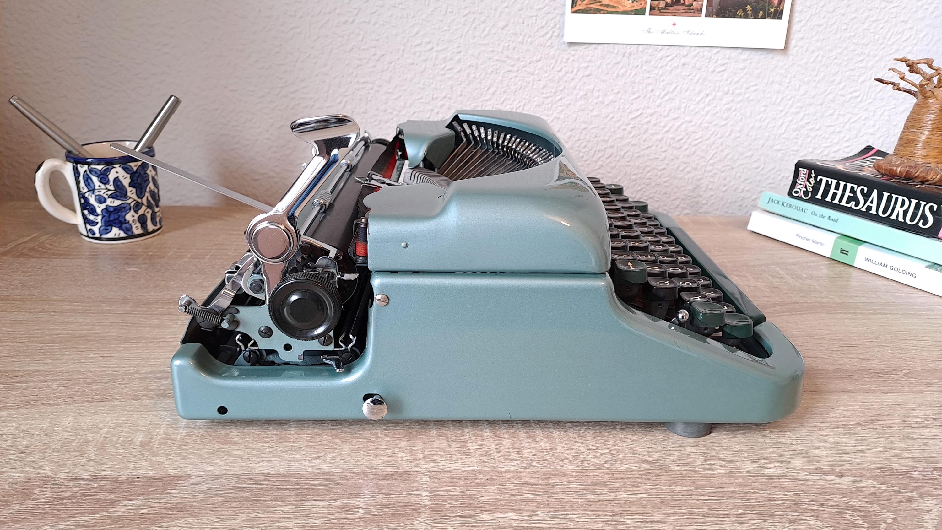Imperial Good Companion 4 Typewriter