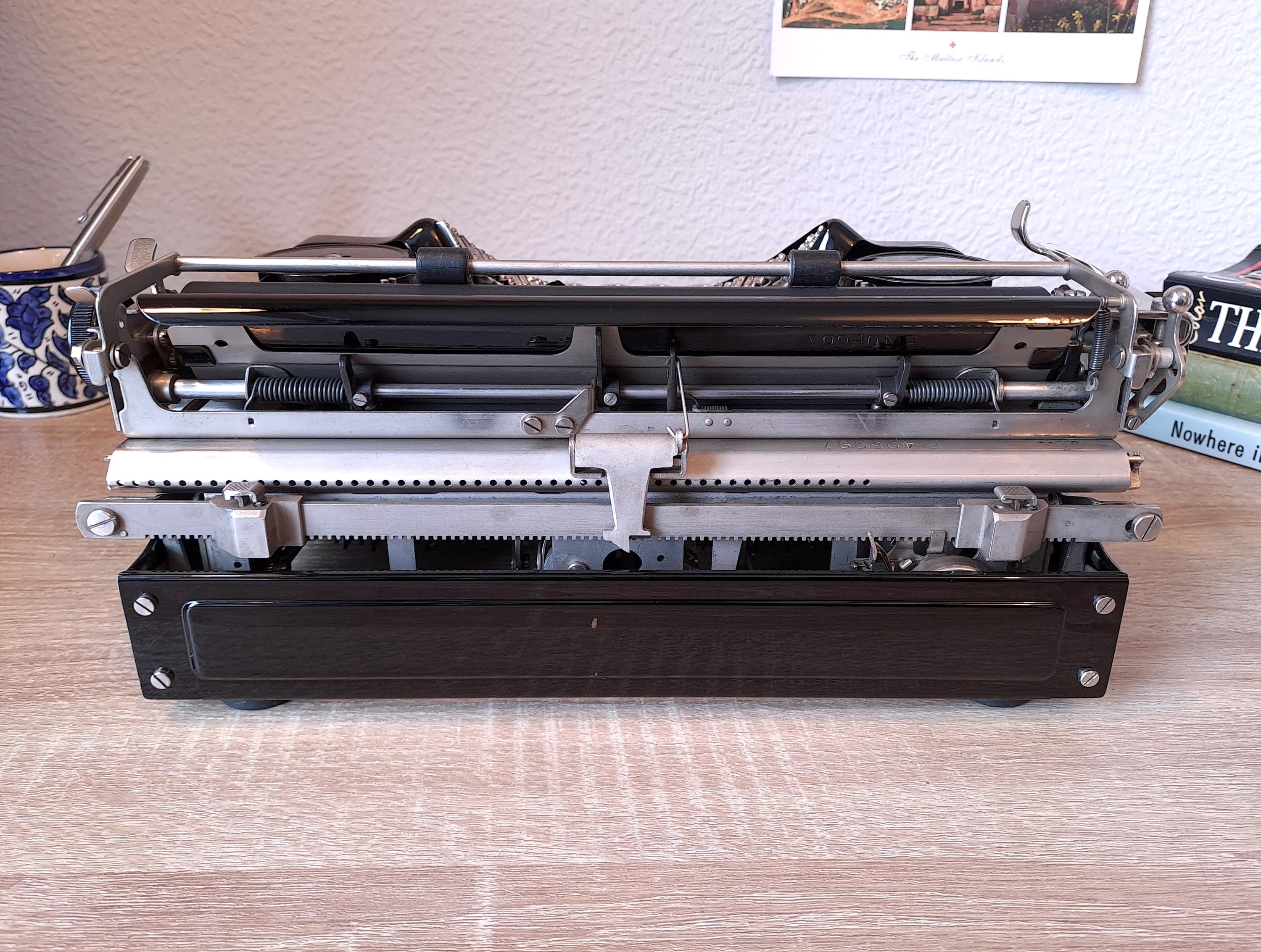 Continental 350 Typewriter, New Platen