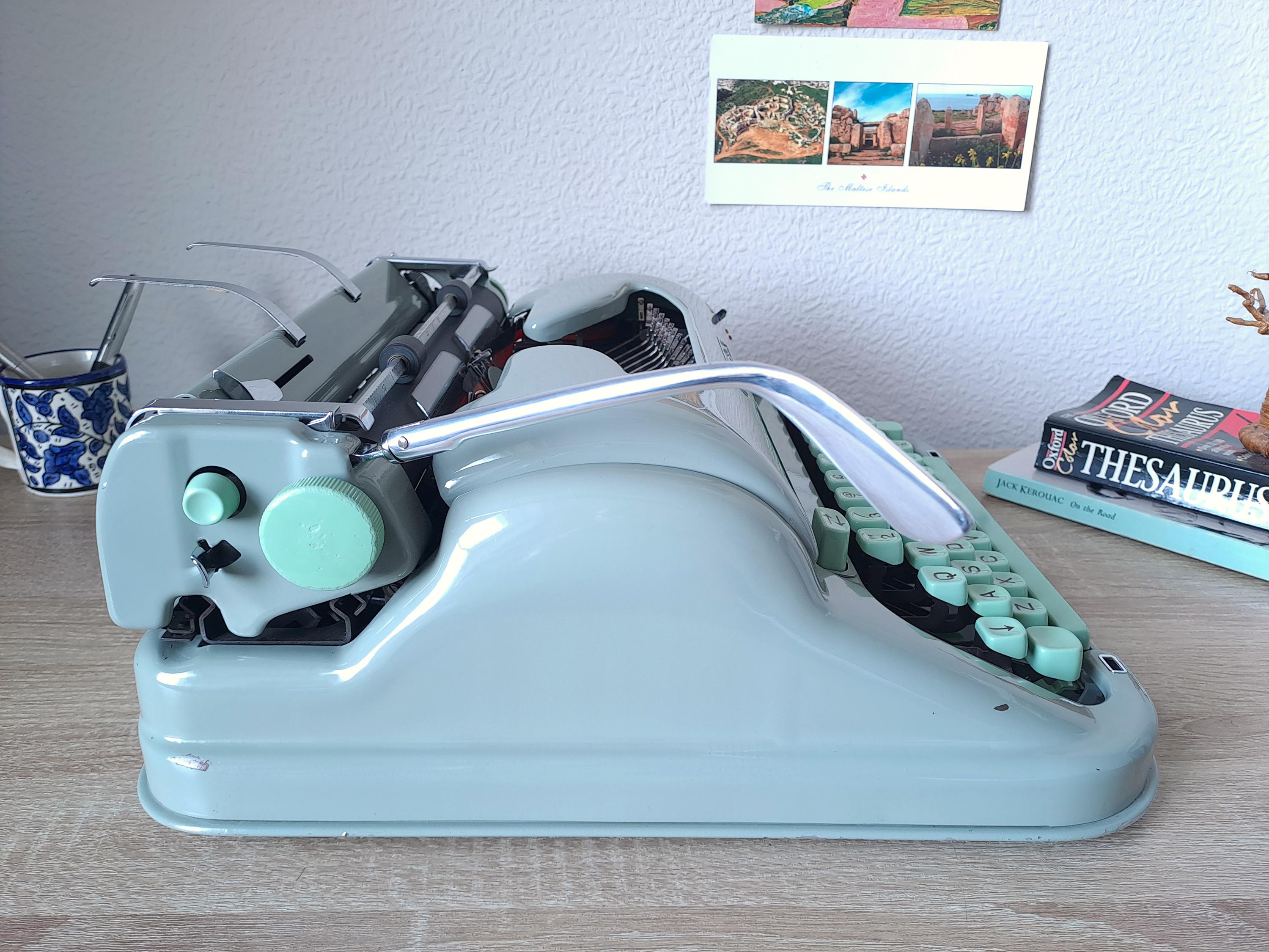 Hermes Media 3 Typewriter, New Platen