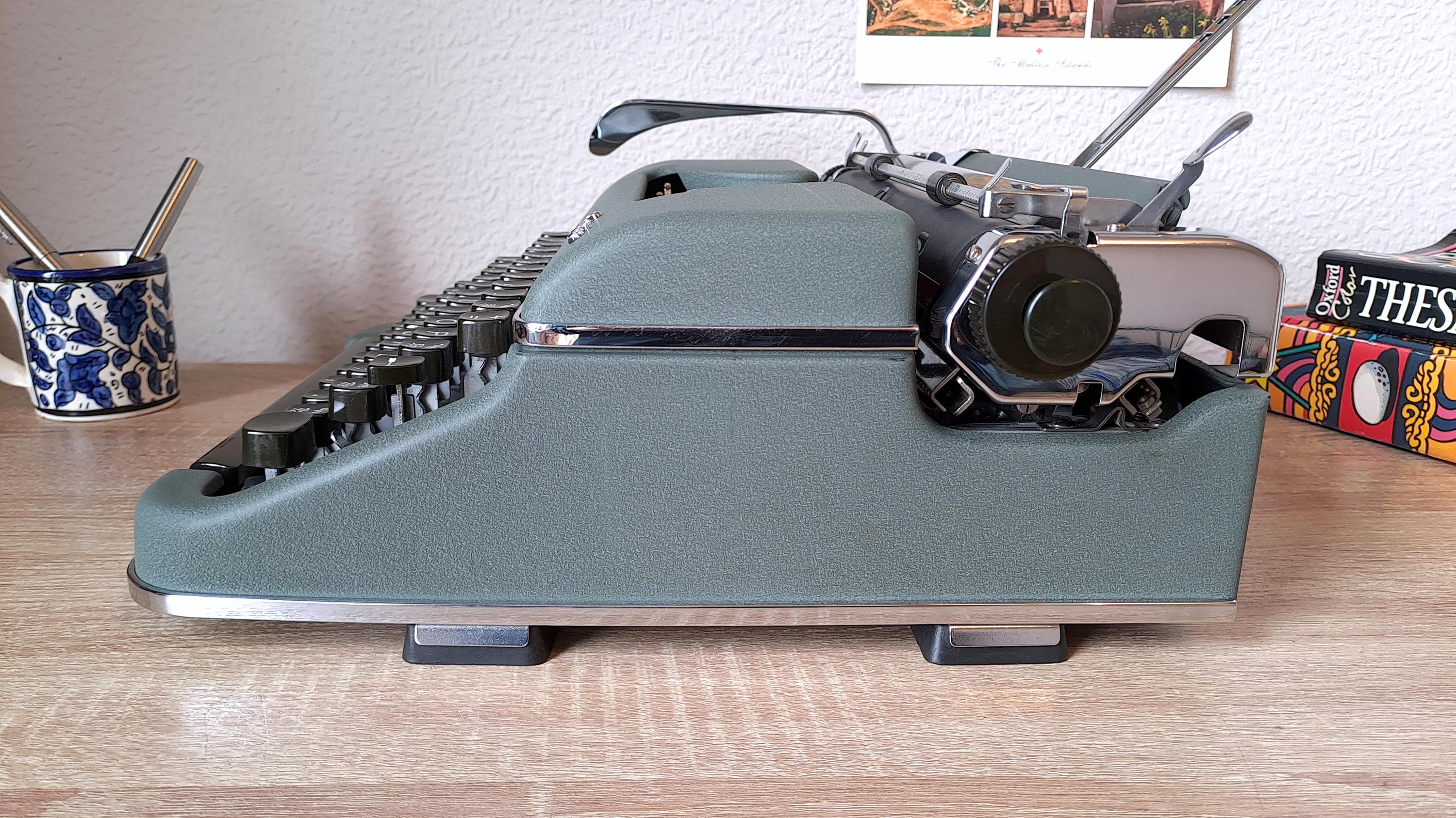 Italic Olympia SM2 Typewriter, New Platen