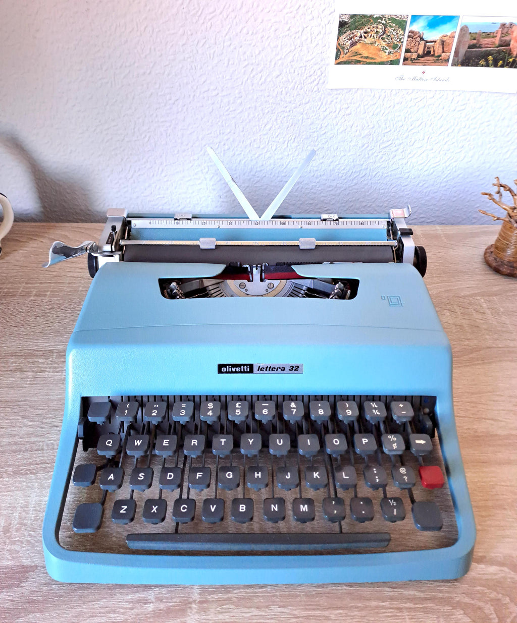Vertical Script Olivetti Lettera 32 Typewriter, New Platen