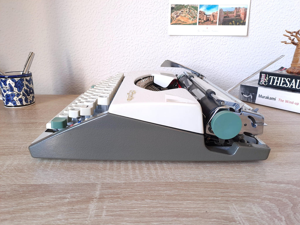 Italic Olympia SF Typewriter