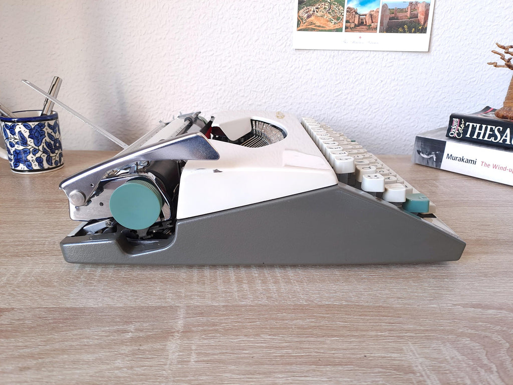 Italic Olympia SF Typewriter
