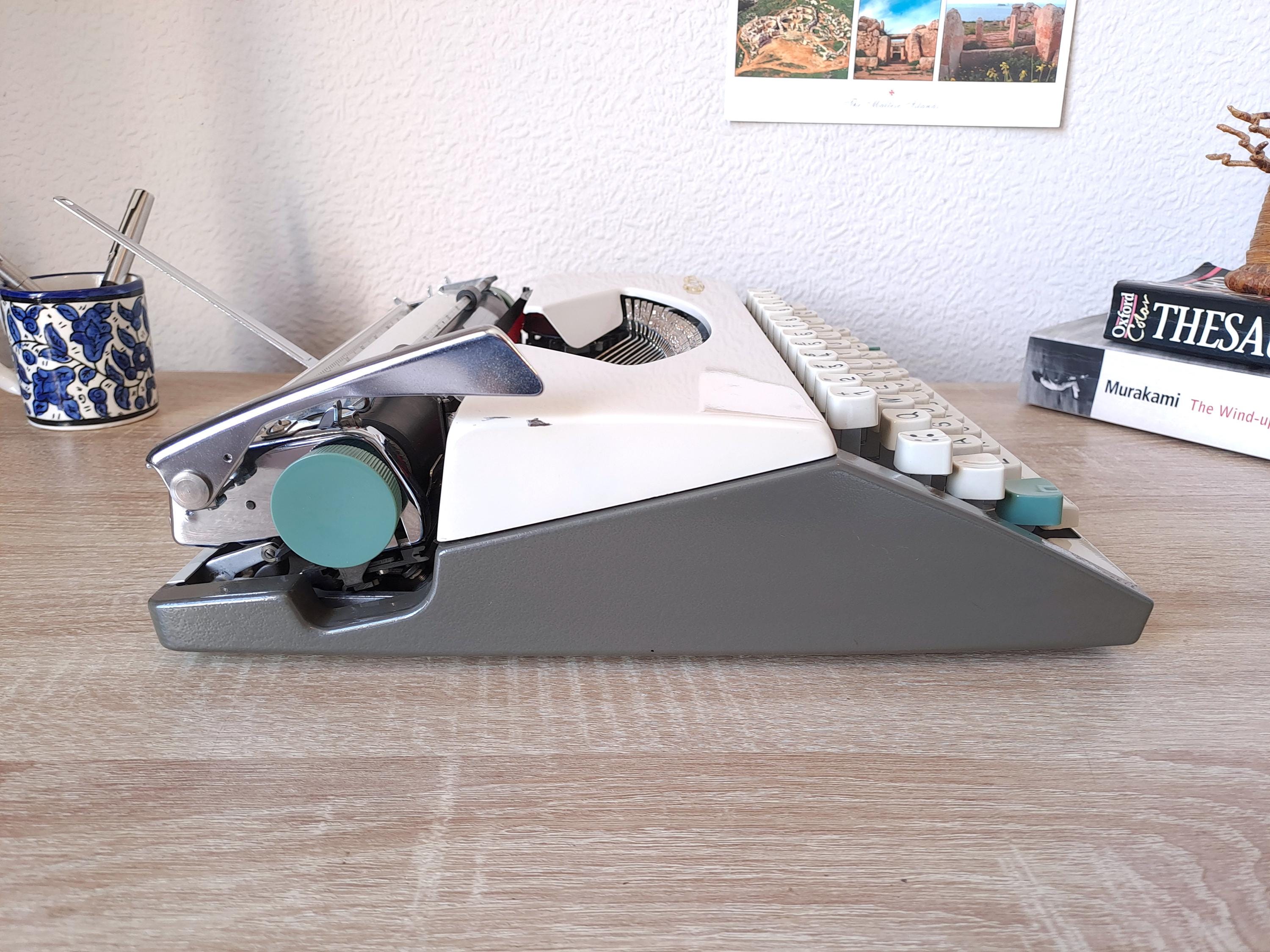Italic Olympia SF Typewriter